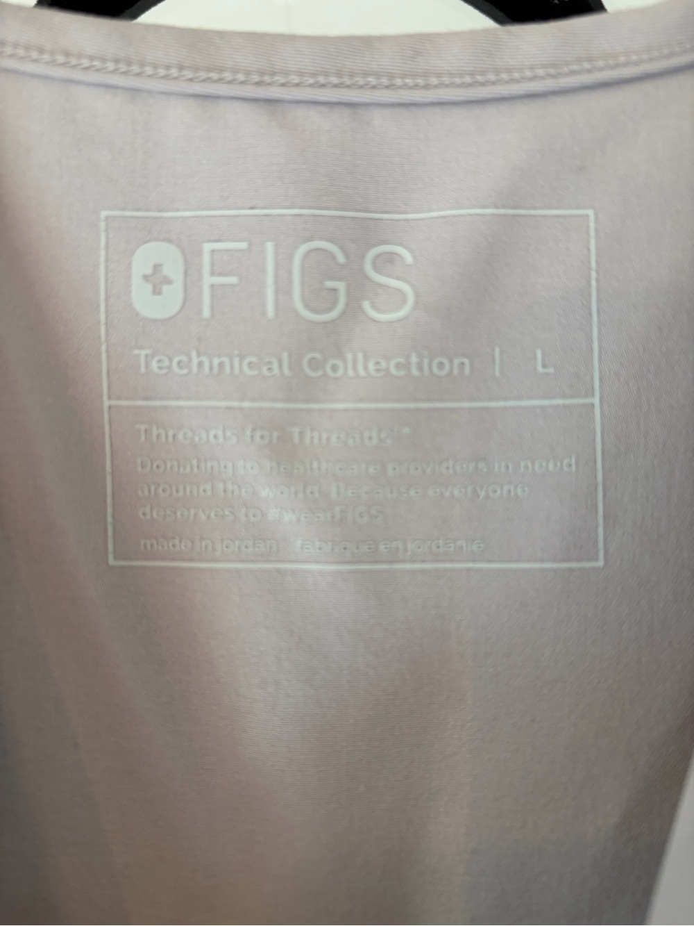 FIGS Women's Catarina One Pocket Scrub Top in Light Grey size Large - Picture 3 of 4